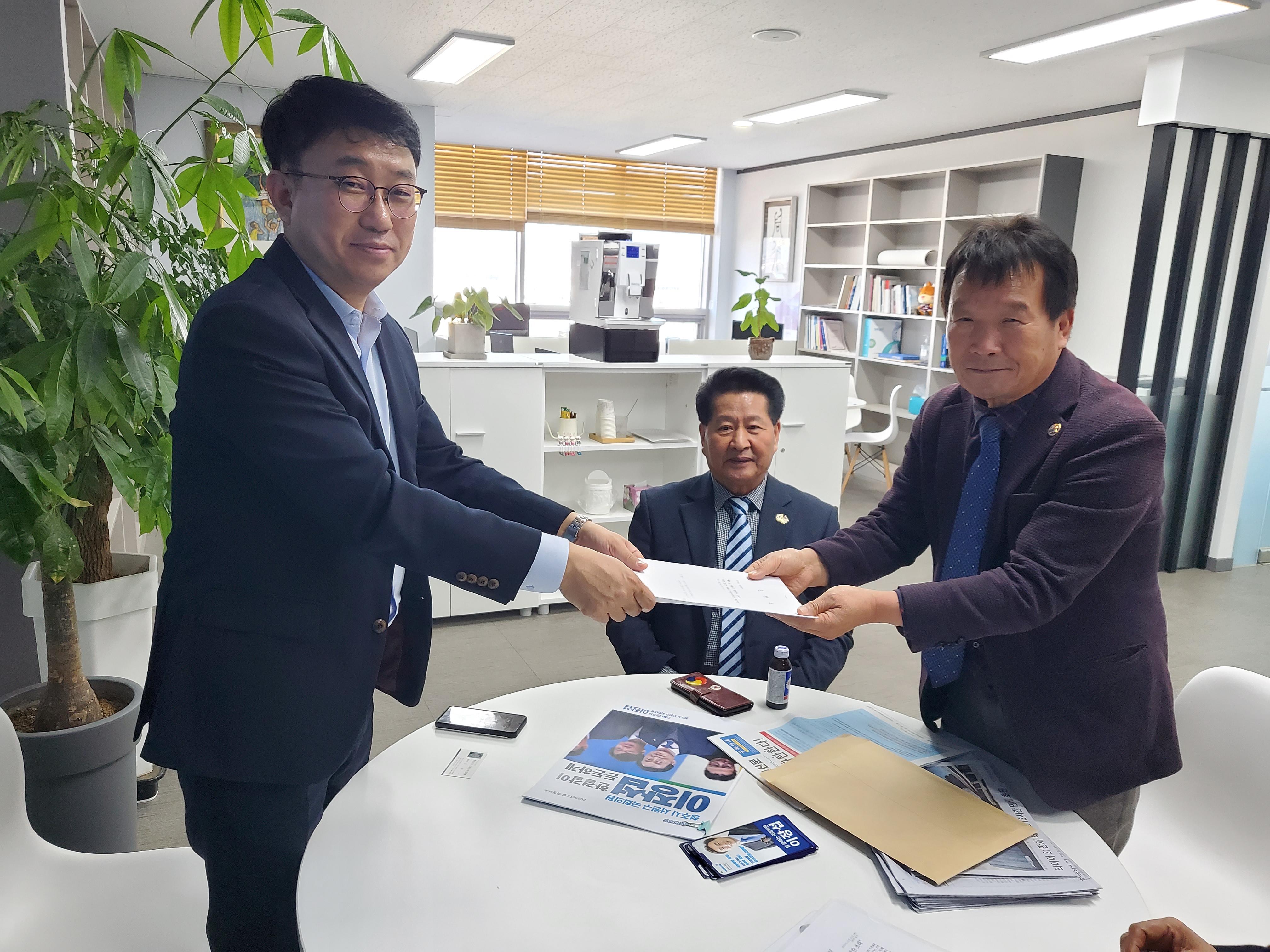 민간인 학살 법률 항의서한 전달 (2).jpg